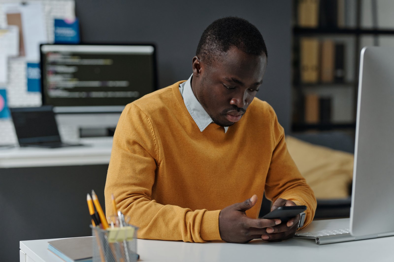 Decipher Host team member responding to a client message